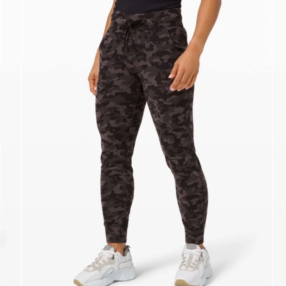 Lululemon Women's Camo Ready To Rulu Joggers Size 4